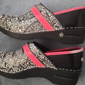 KOI By Sanita Black & White Floral Professional Leather Clogs EU 39